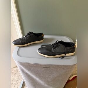 Steve Madden Men’s flyerz causal shoe. Size 10.5. Black leather.